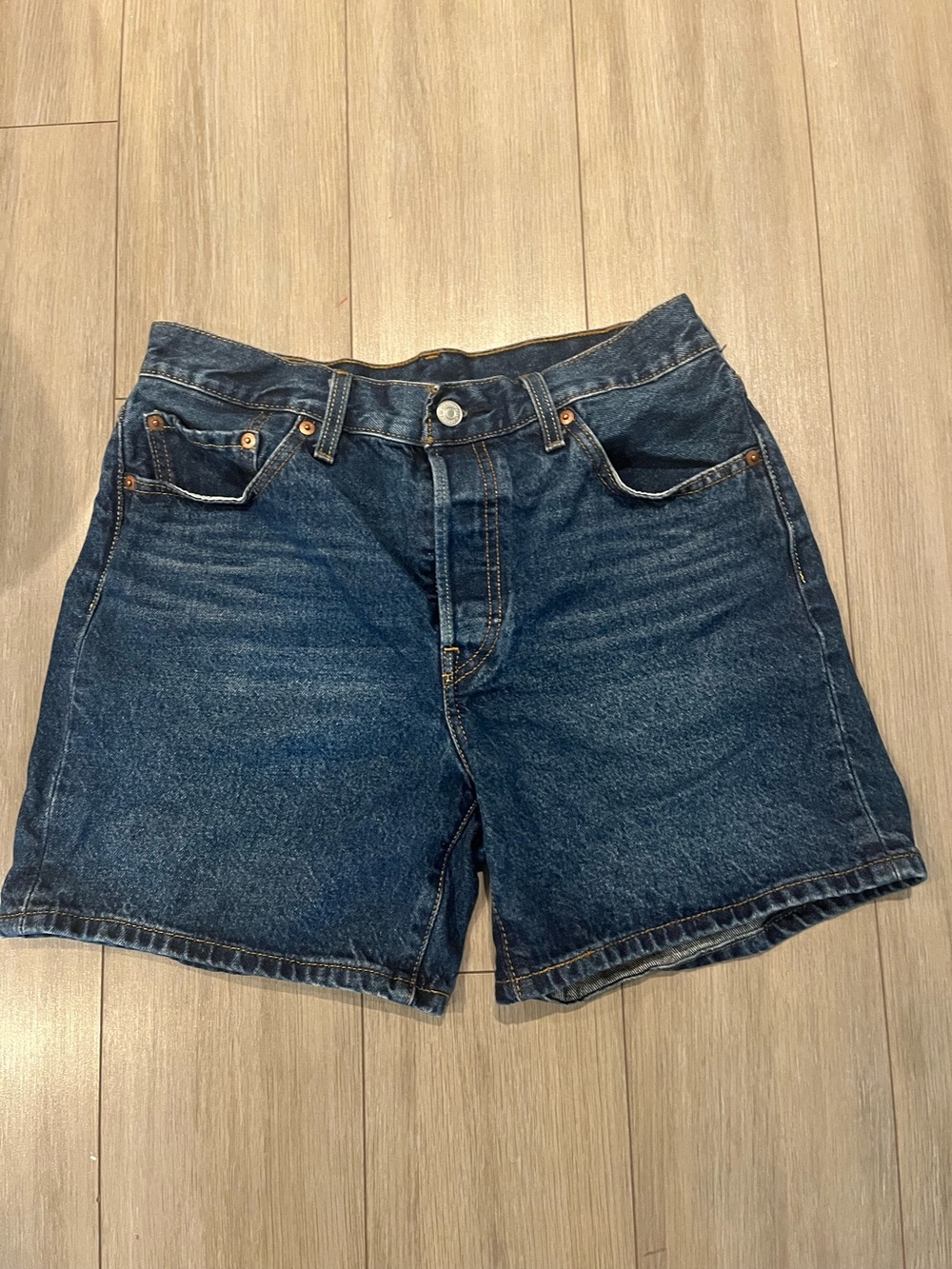 Levi’s women’s 501 denim jean shorts size 29